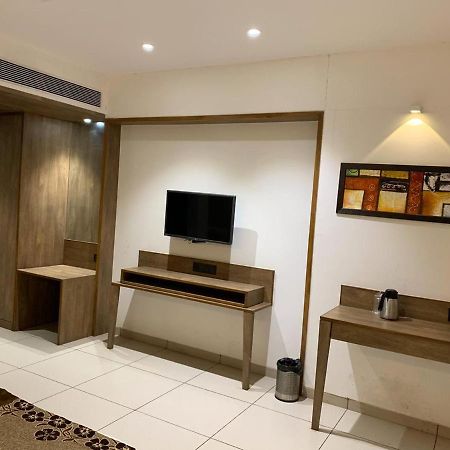 Hotel Regency スーラト エクステリア 写真