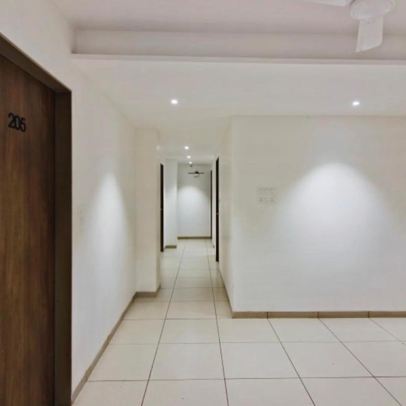 Hotel Regency スーラト エクステリア 写真