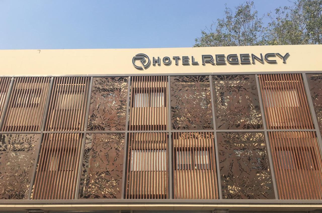 Hotel Regency スーラト エクステリア 写真